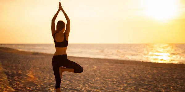 Yoga instructor demonstrating pose at Cspikshponline studio
